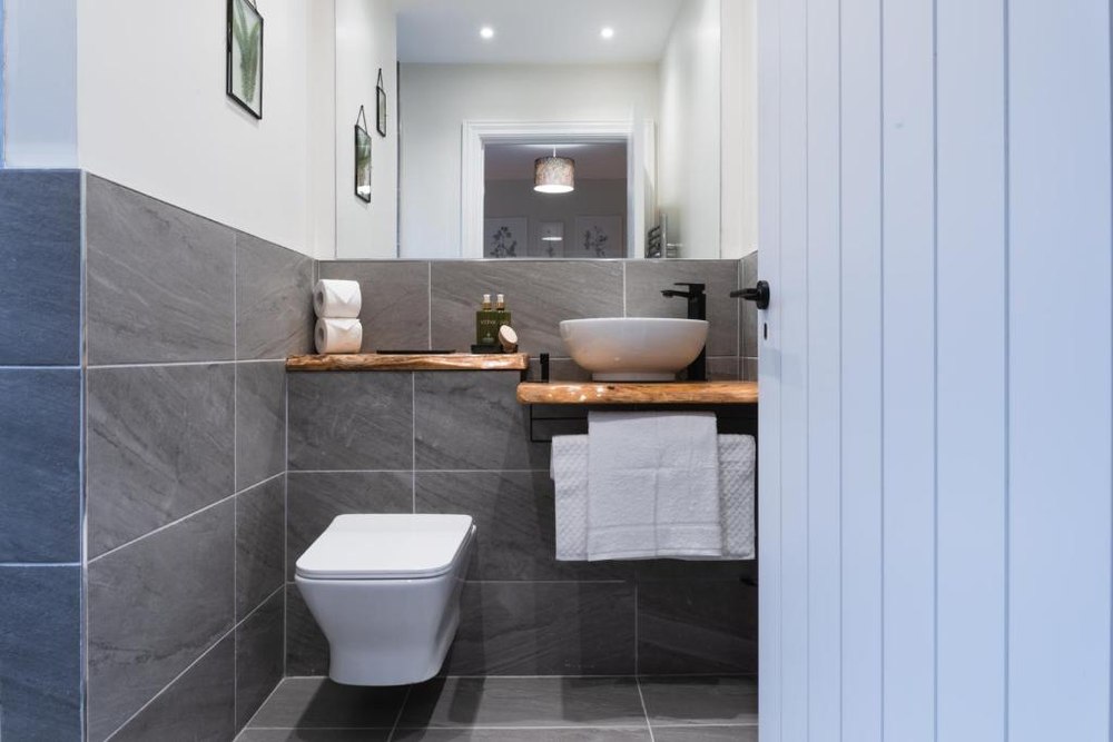 A bathroom inside a Drumhierny chalet